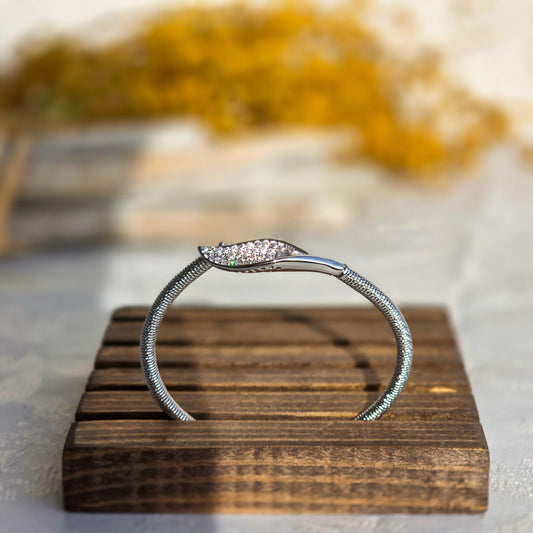 BLK-3003 Silver Kristal Çiy Damlası Kelepçe Bileklik