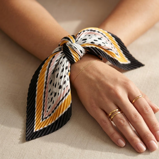 FLR-5022 Plise Dokulu Grafik Puantiye Mini Fular