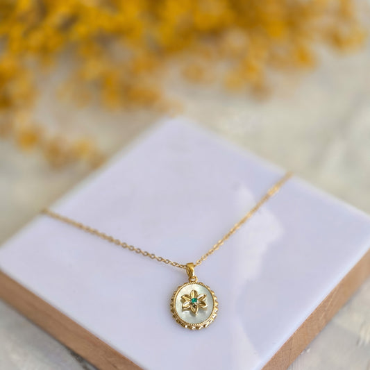 KLY-1007 Gold Sedefli Çiçek Figürlü Vintage Kolye