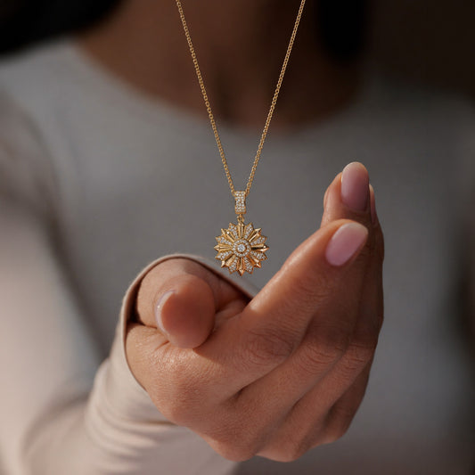 KLY-1023 Işıltılı Çiçek Formlu Gold Kolye