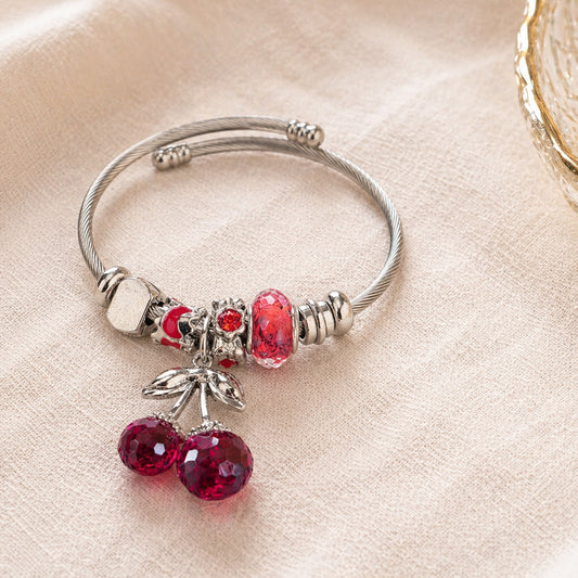 BLK-3013 Kırmızı Çoklu Charm Detaylı Kiraz Silver Bileklik