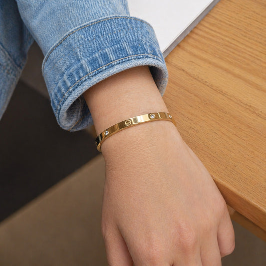 BLK-3014 Taş Detaylı Gold Kelepçe Bileklik (İnce Bilek)