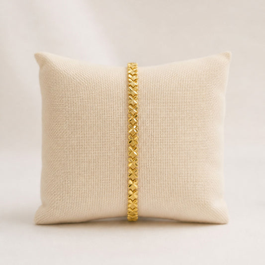 BLK-3020 Yonca Formlu Gold Dokulu Bileklik