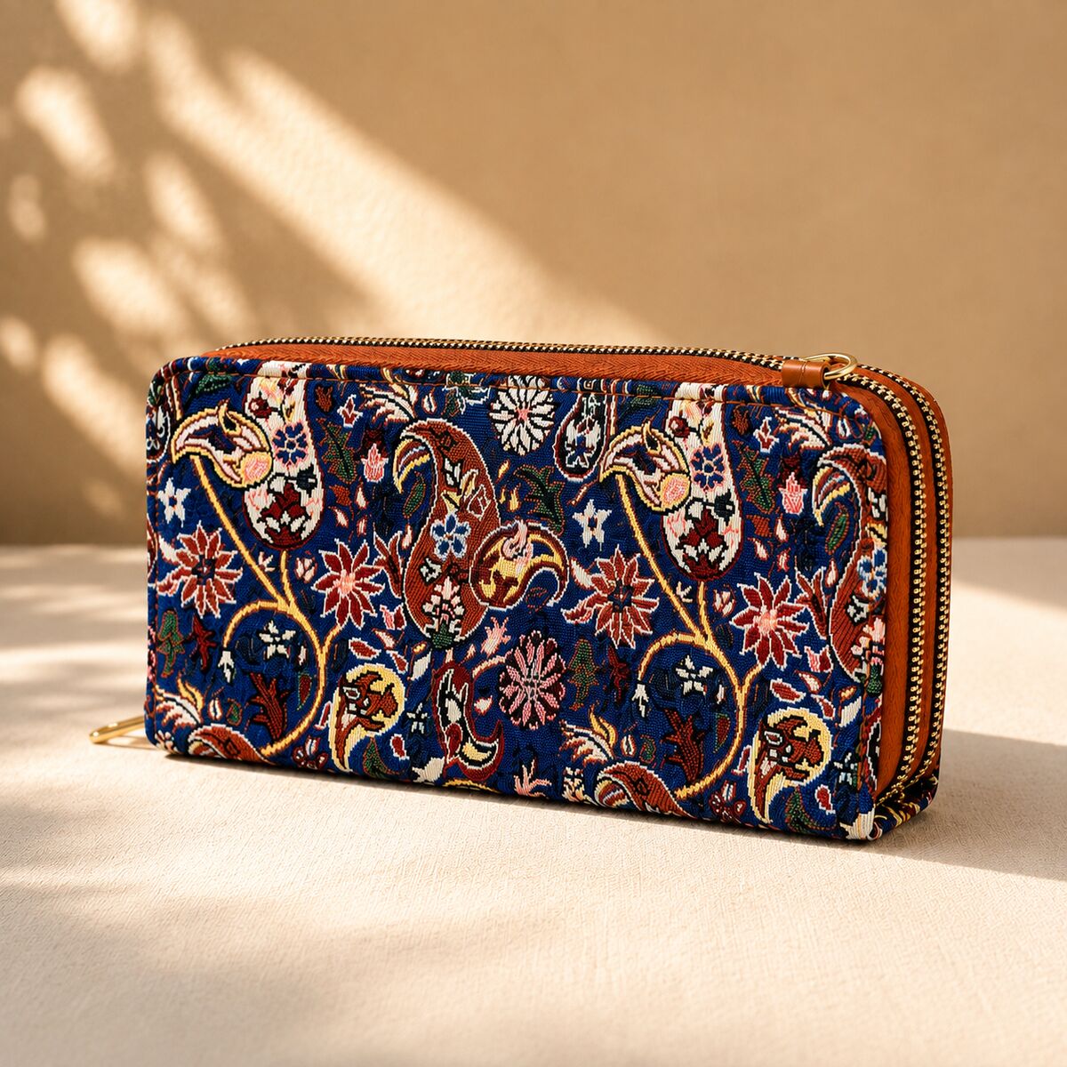 CNT-6006 Taba Lacivert Paisley Desenli Goblen Çapraz Cüzdan Çanta | Eos Kolektif