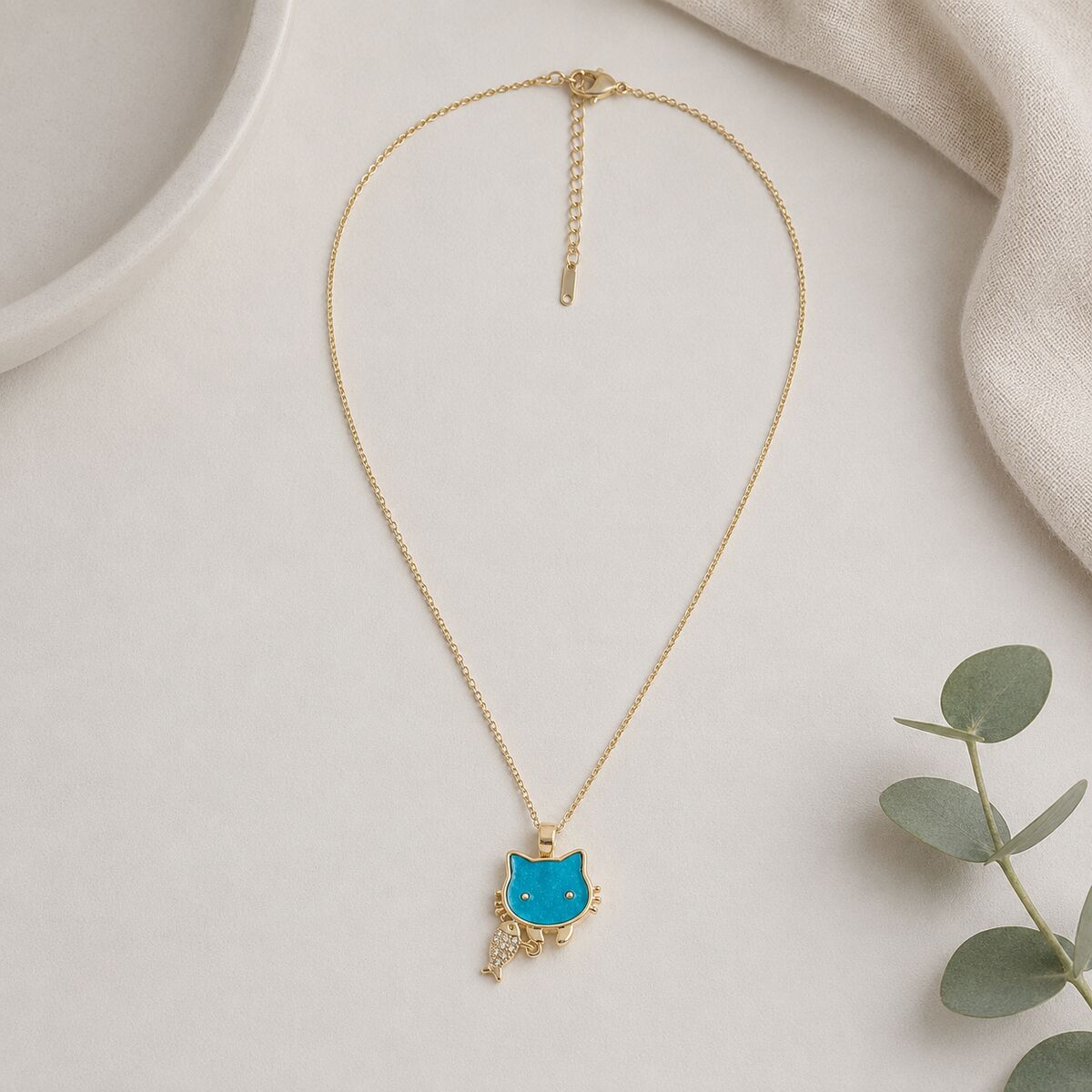 KLY-1052 | Turkuaz Kedi Figürlü Balıklı Charm Kolye | Eos Kolektif